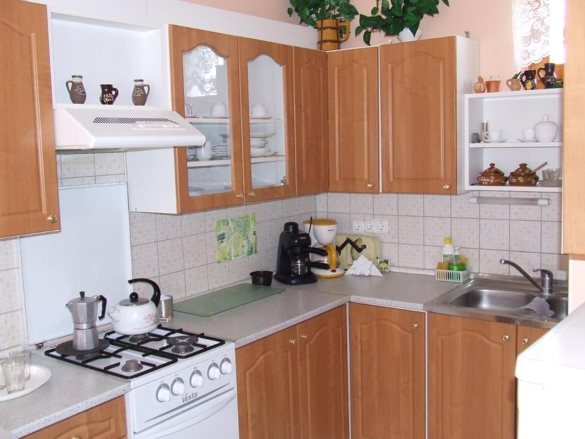 Barbara Apartmanhaz Kehidakustany Luaran gambar