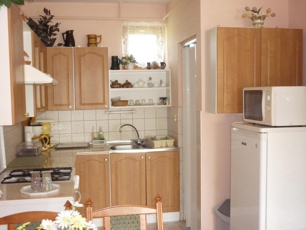Barbara Apartmanhaz Kehidakustany Luaran gambar