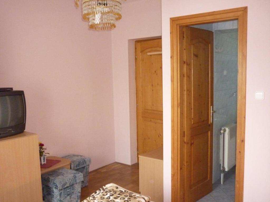 Barbara Apartmanhaz Kehidakustany Luaran gambar
