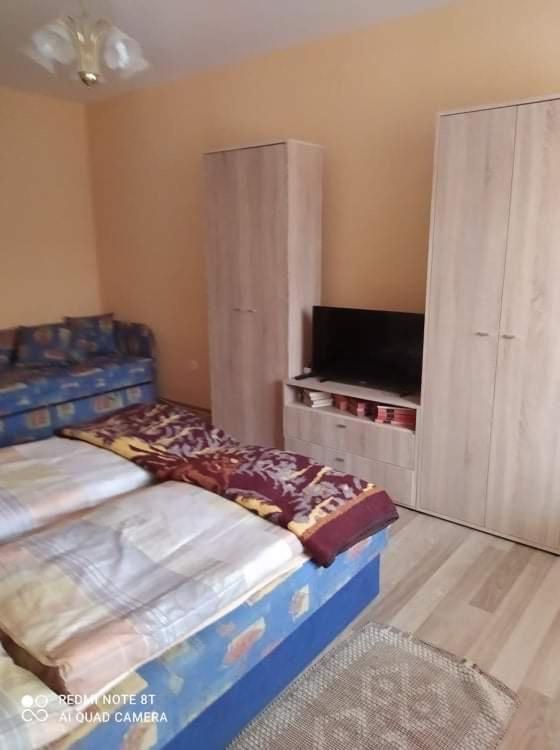 Barbara Apartmanhaz Kehidakustany Luaran gambar