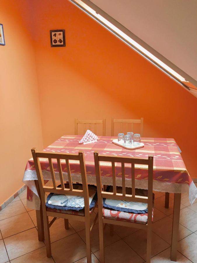 Barbara Apartmanhaz Kehidakustany Luaran gambar