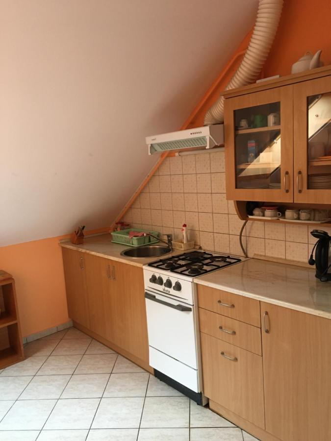Barbara Apartmanhaz Kehidakustany Luaran gambar