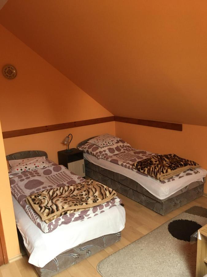 Barbara Apartmanhaz Kehidakustany Luaran gambar