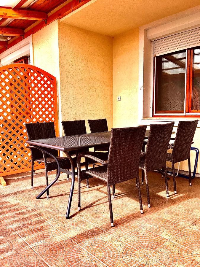 Barbara Apartmanhaz Kehidakustany Luaran gambar