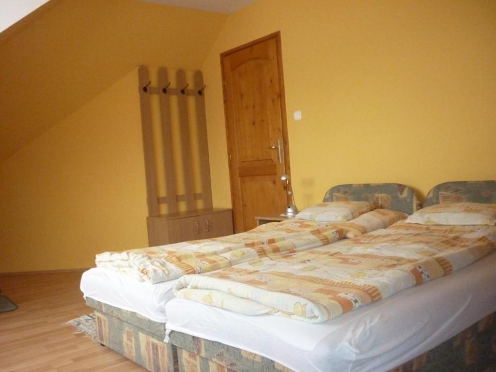 Barbara Apartmanhaz Kehidakustany Luaran gambar