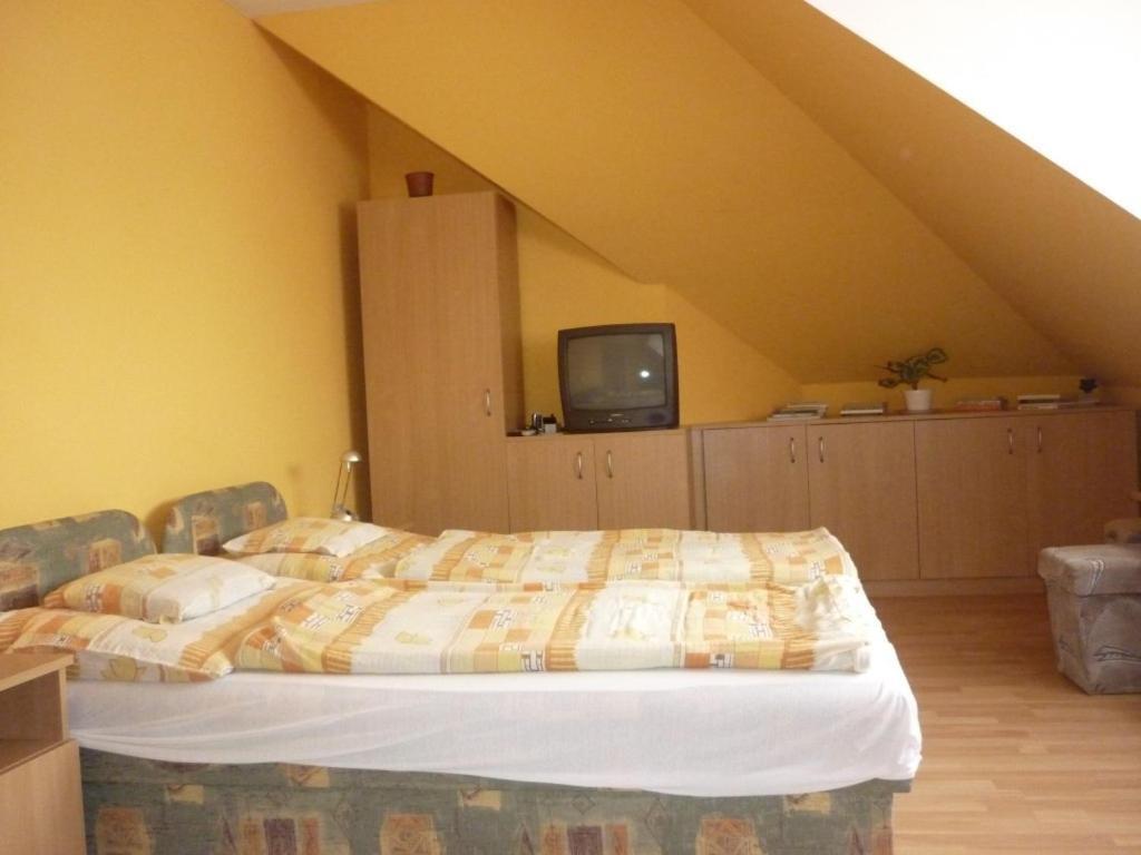 Barbara Apartmanhaz Kehidakustany Luaran gambar